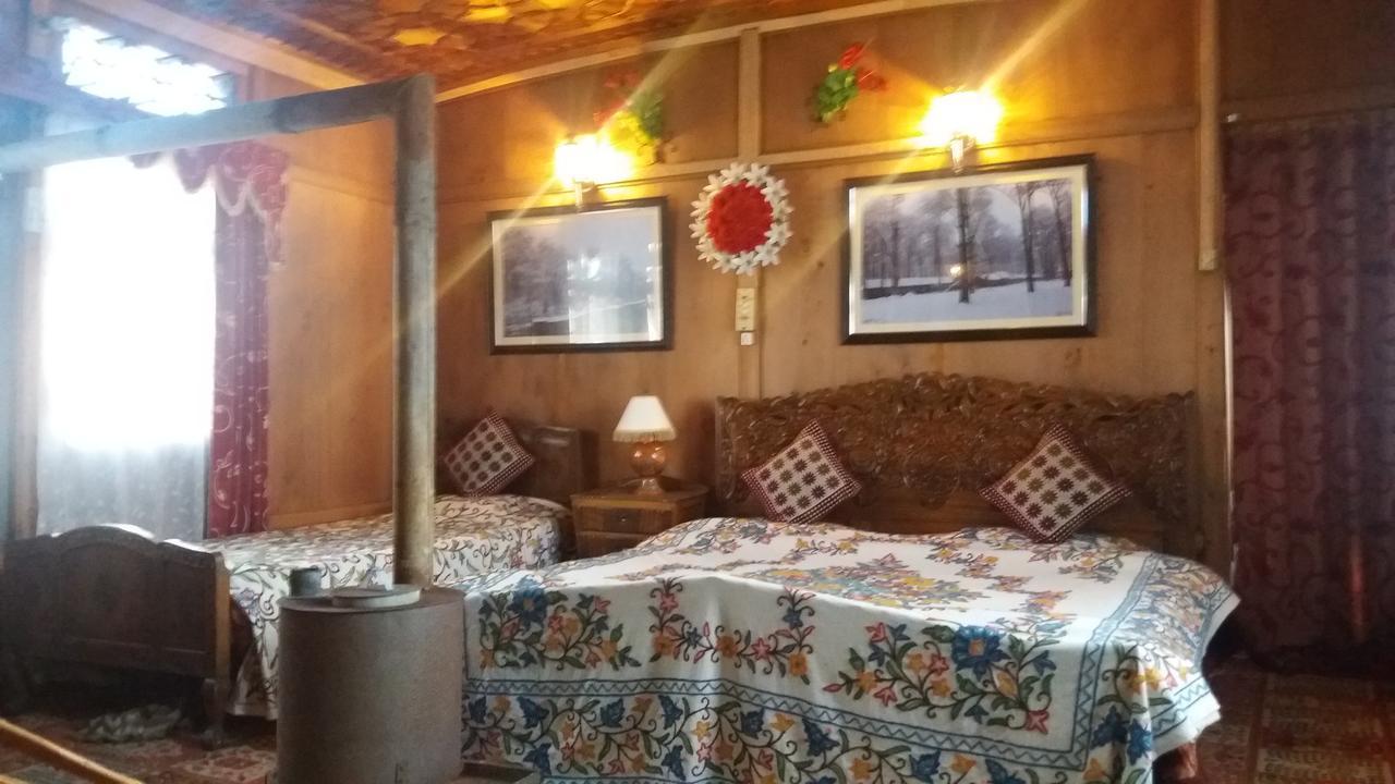 Heritage Geneva House Boat Сринагар Экстерьер фото