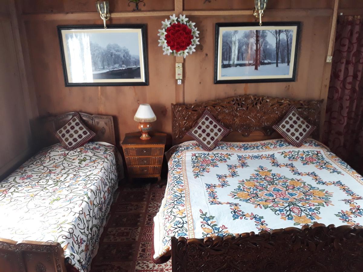Heritage Geneva House Boat Сринагар Экстерьер фото