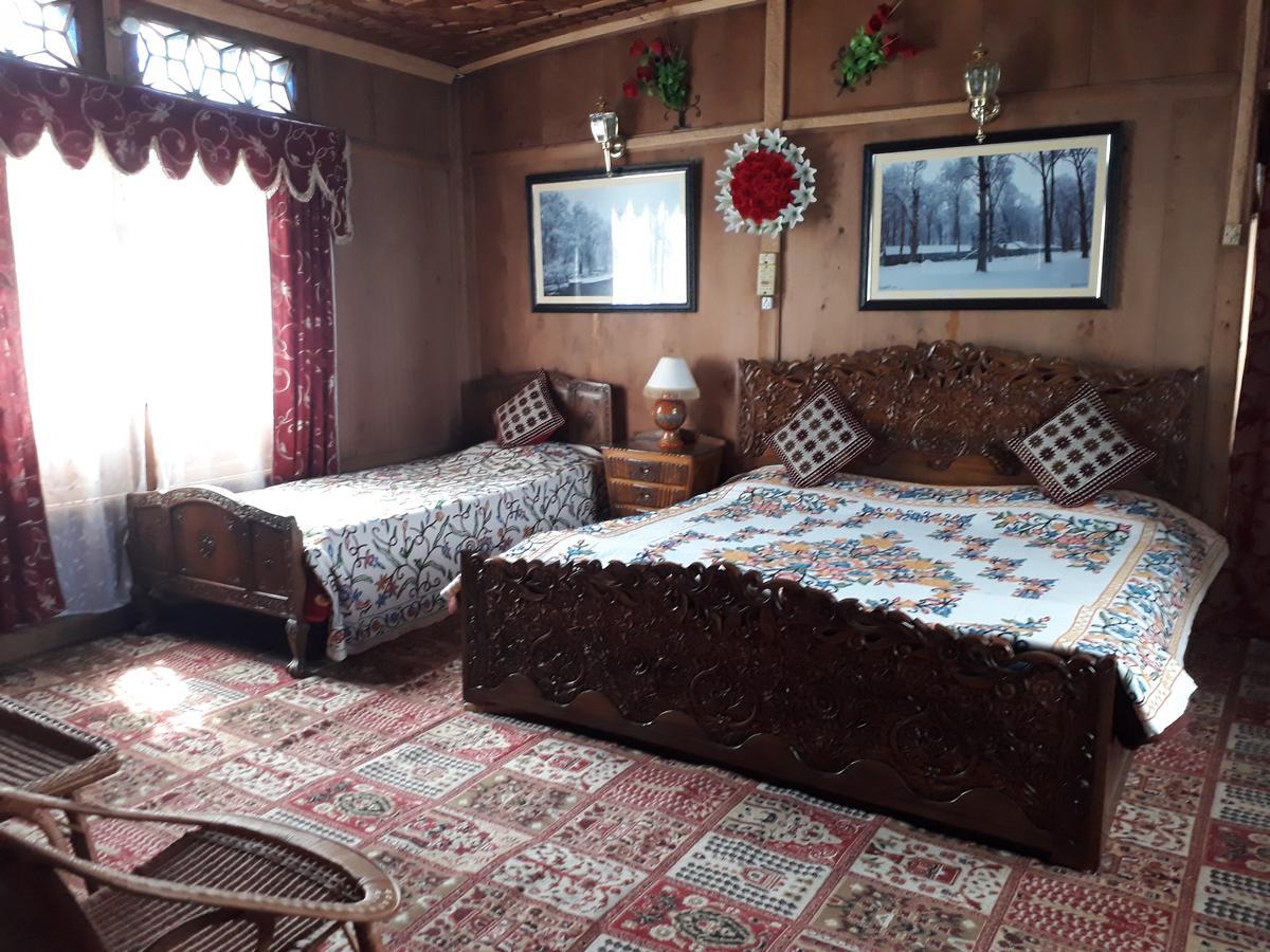 Heritage Geneva House Boat Сринагар Экстерьер фото