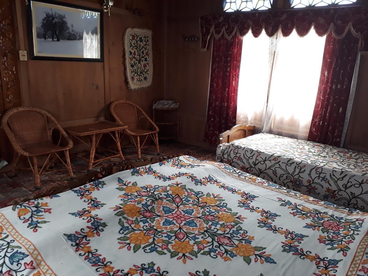 Heritage Geneva House Boat Сринагар Экстерьер фото