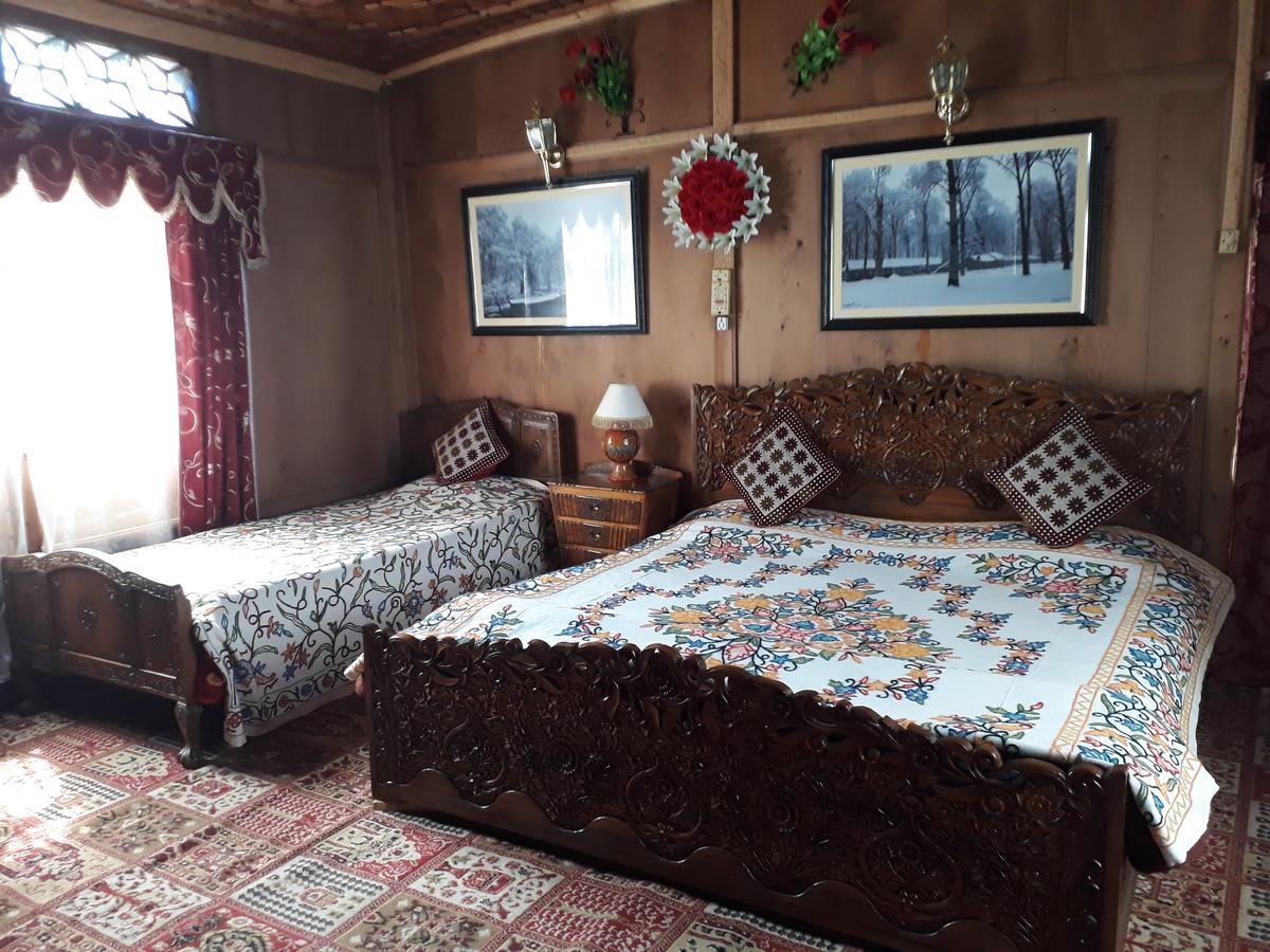 Heritage Geneva House Boat Сринагар Экстерьер фото