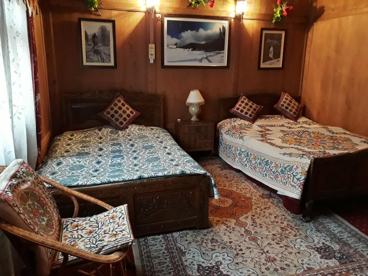 Heritage Geneva House Boat Сринагар Экстерьер фото