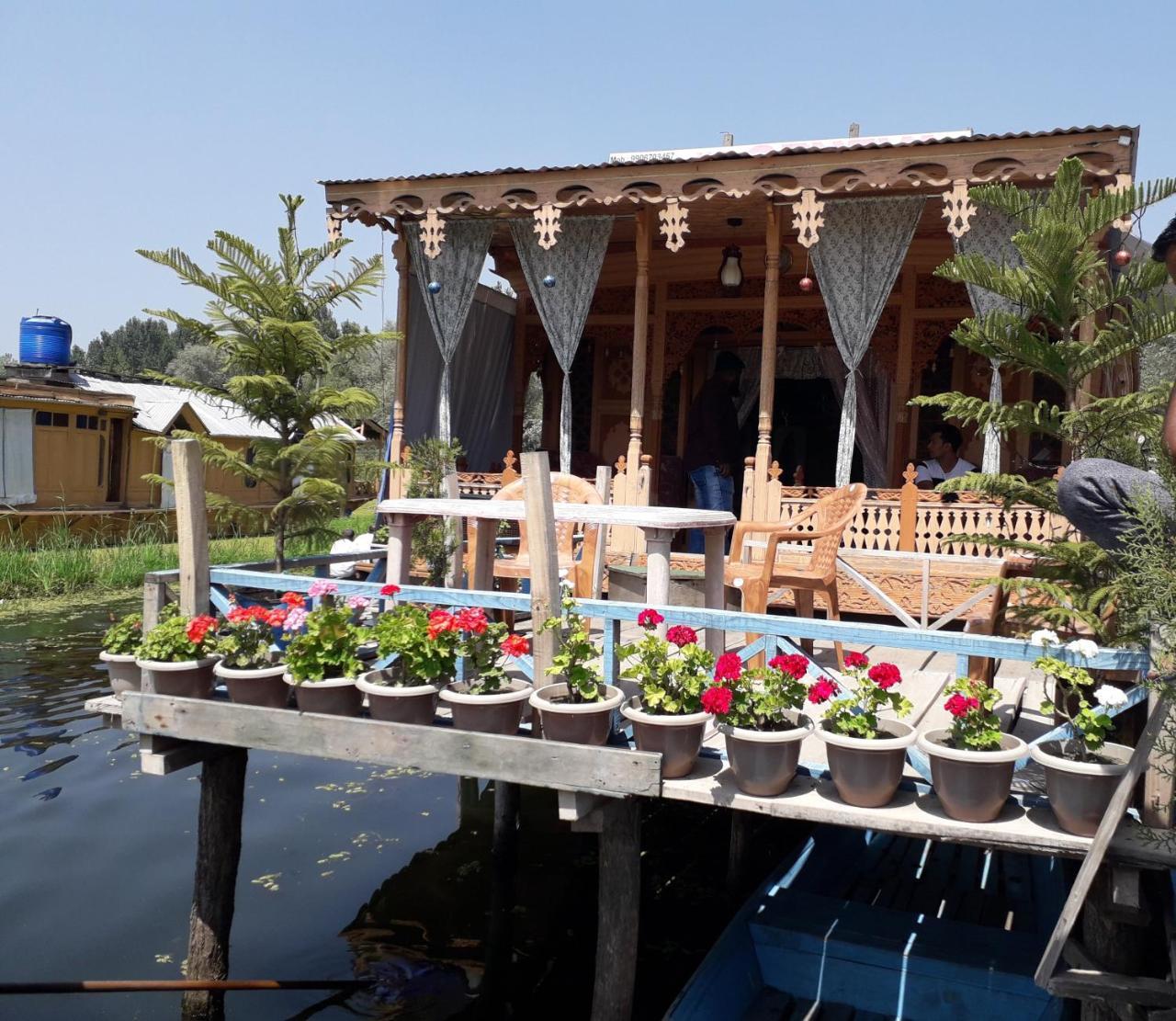 Heritage Geneva House Boat Сринагар Экстерьер фото