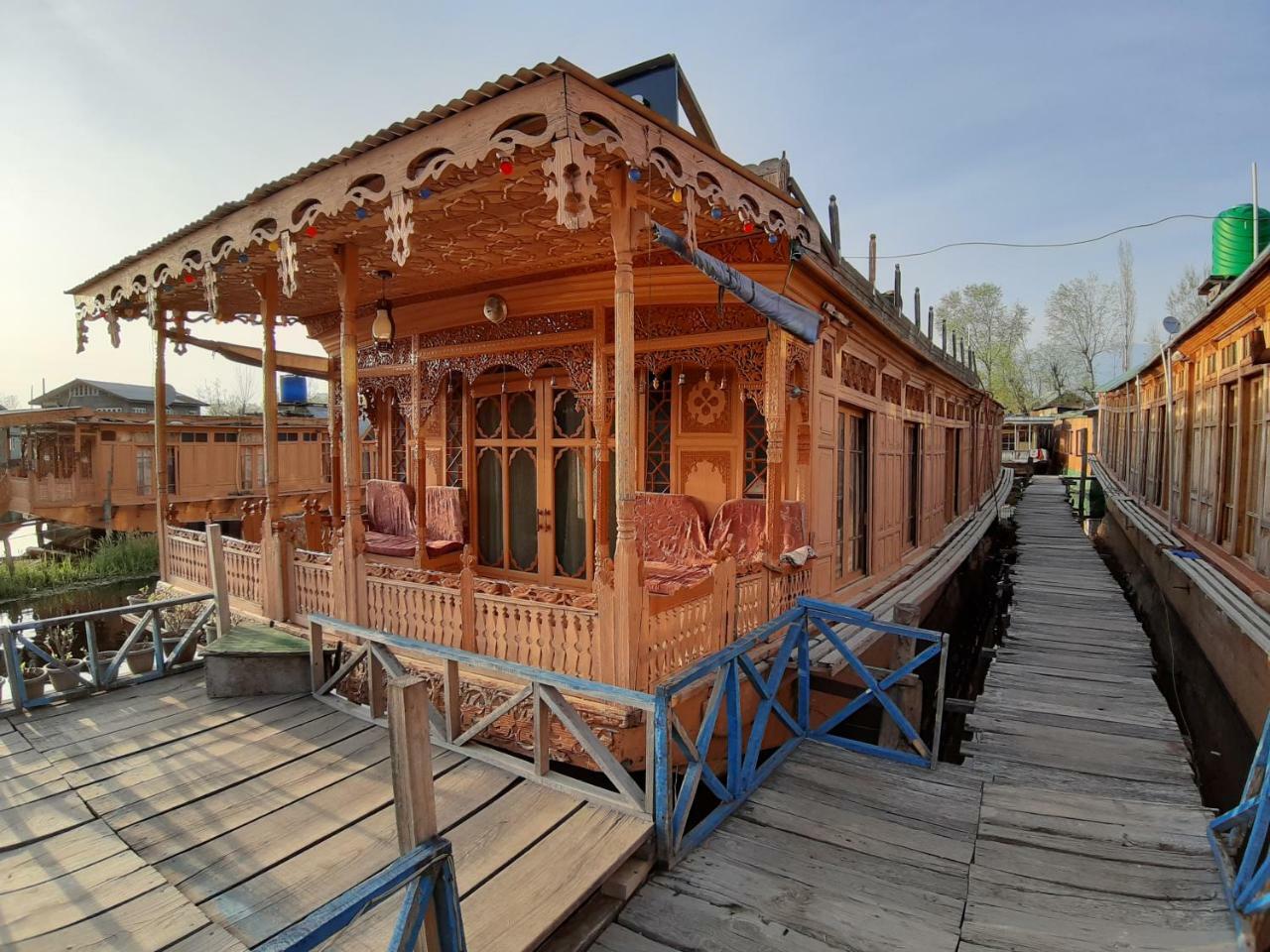Heritage Geneva House Boat Сринагар Экстерьер фото